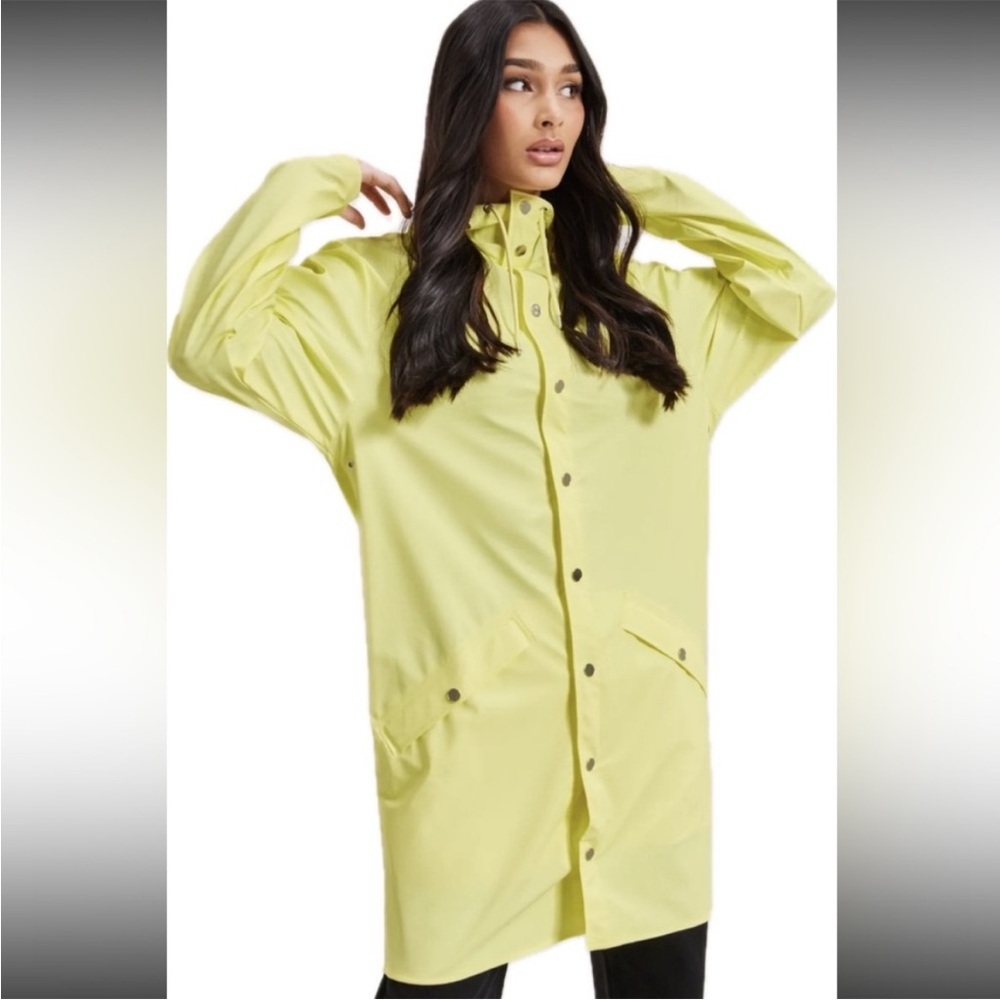 RAINS LONG JACKET IN STRAW YELLOW WITH HOOD UNISEX SIZE LARGE BNWT